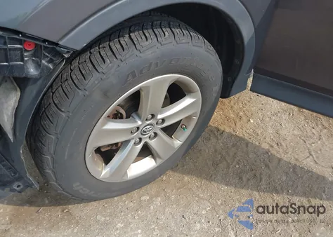 2015 Toyota Rav4 Xle z USA, uszkodzony, nr VIN 2T3RFREV0FW370920